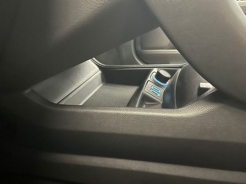 Ford Mondeo 2.0 EB Titanium manuál - fotka 35 z 69