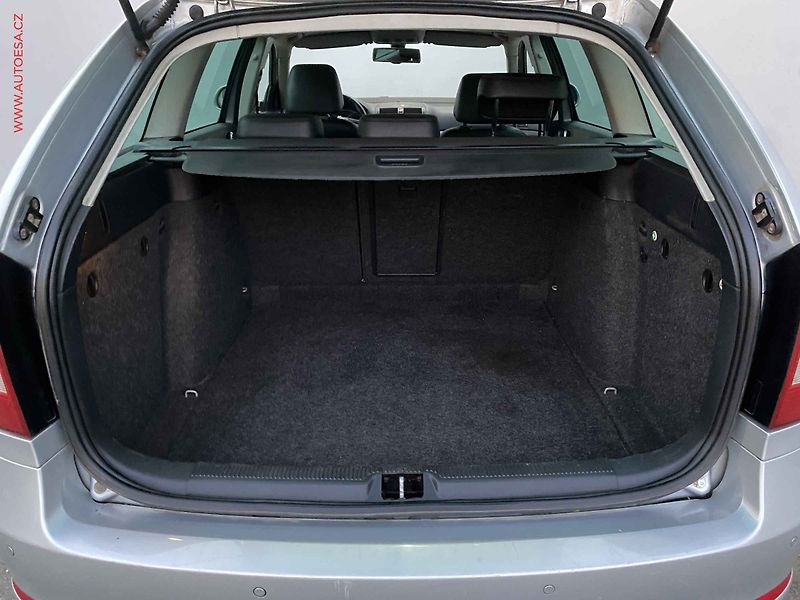 Škoda Octavia (2010) 2.0TDI, Elegance, DSG, xenon - fotka 7 z 17
