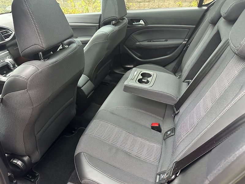 Peugeot 308 (2017) 1.2T 96kw - fotka 13 z 28