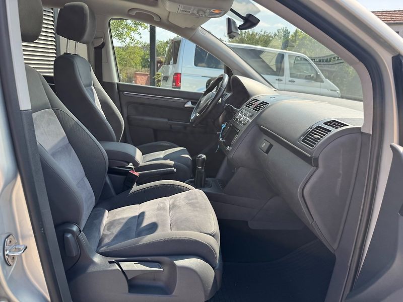 Volkswagen Touran (2014) SKY 1.6 TDI 77kW - fotka 29 z 46