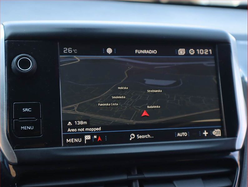 Peugeot 2008 (2019) 1.2 PureTech, Automat, Navi - fotka 16 z 22