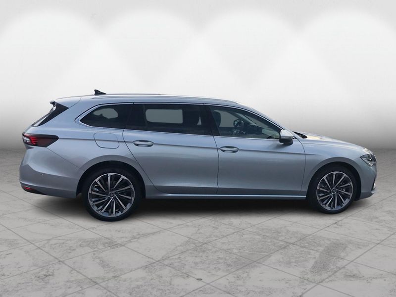 Škoda Superb Combi - fotka 8 z 30