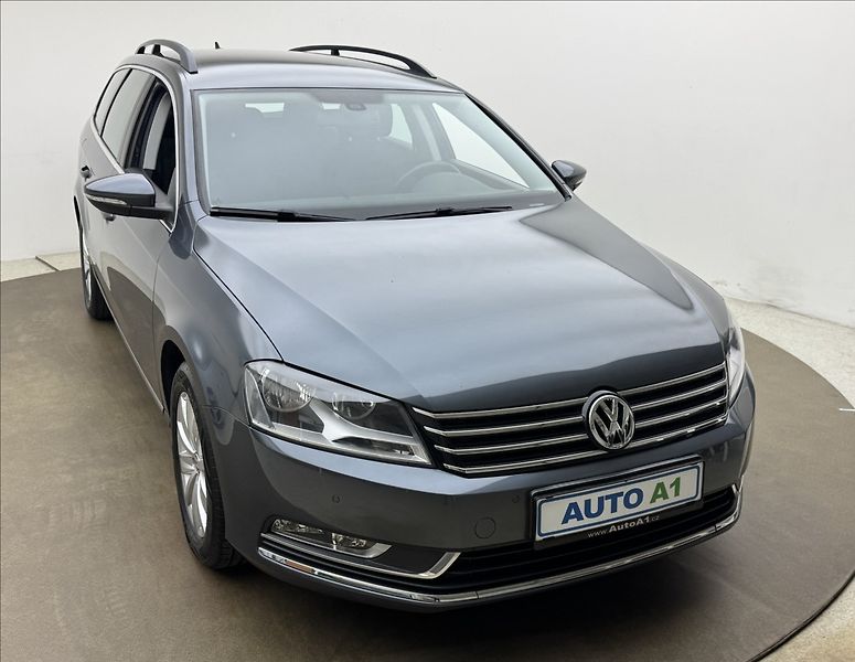 Volkswagen Passat 1,4 TSi NAVI SENZORY TAŽNÉ - fotka 3 z 36