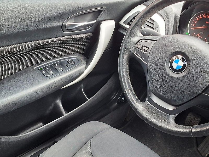 BMW Řada 1 (2012) 116d 85kW -NAVIGACE-SENZORY - fotka 12 z 33