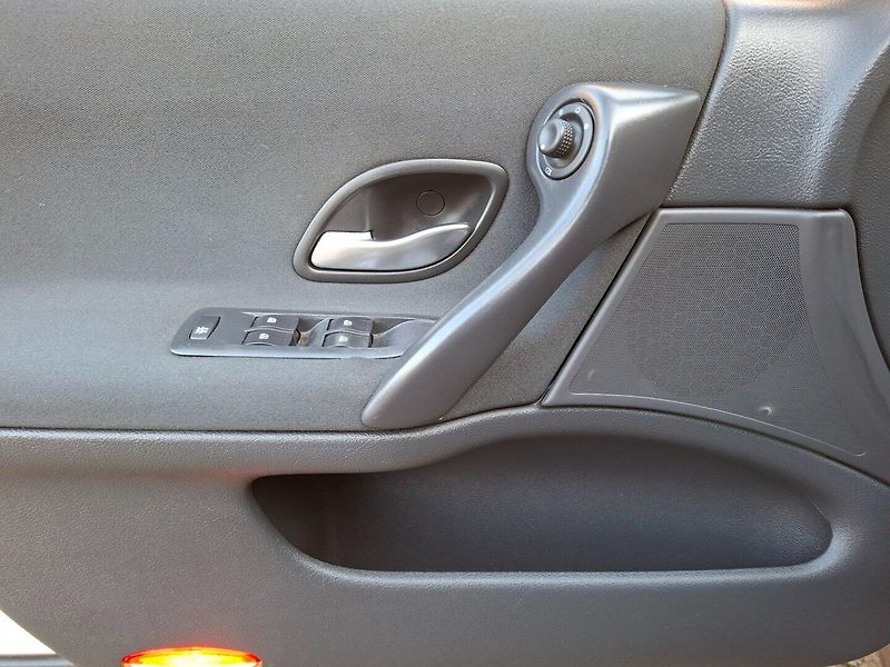 Renault Laguna (2004) 1.9dCi 79kW - fotka 16 z 28