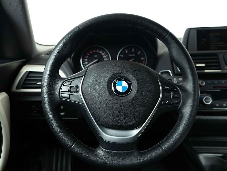 BMW Řada 2 220d xDrive - fotka 12 z 20