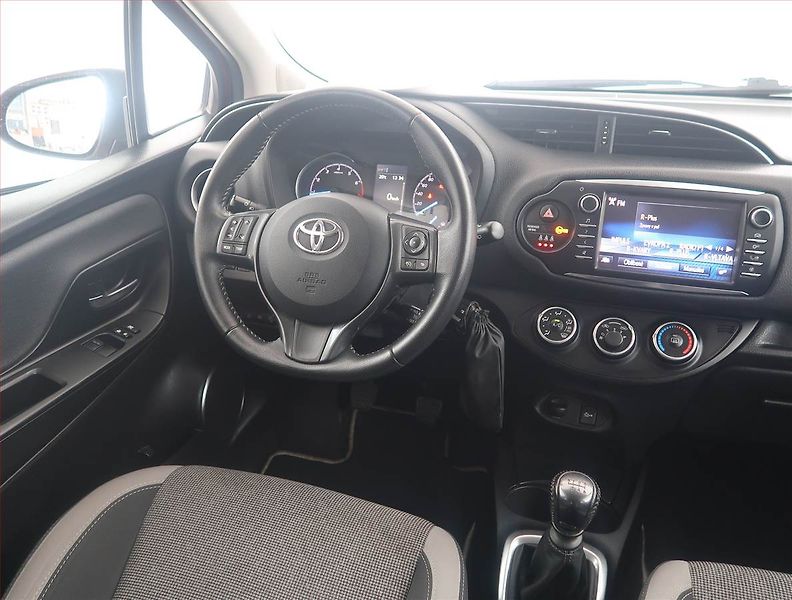 Toyota Yaris (2019) Y20 1.5 Dual VVT-i, Serv.kniha - fotka 7 z 14
