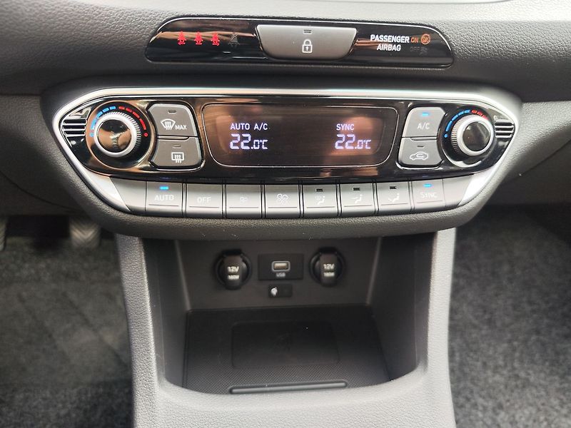 Hyundai i30 1.5 T-GDI/117kW Smart - fotka 17 z 30