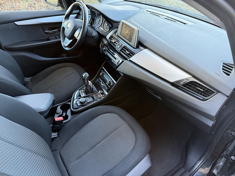 BMW Řada 2 218i Active Tourer - fotka 10 z 21