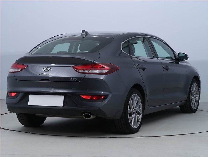 Hyundai i30 (2019) Style 1.4 T-GDI, Serv.kniha - fotka 5 z 19
