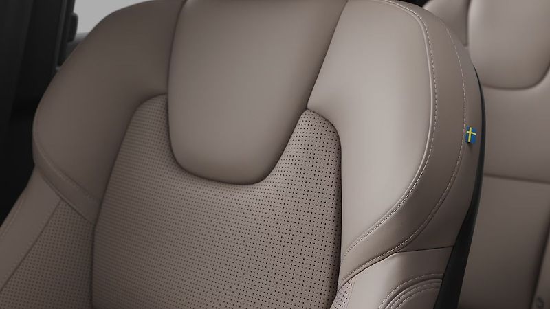 Volvo XC90 (2026) PLUS DARK T8, 360°, VZDUCH - fotka 4 z 6