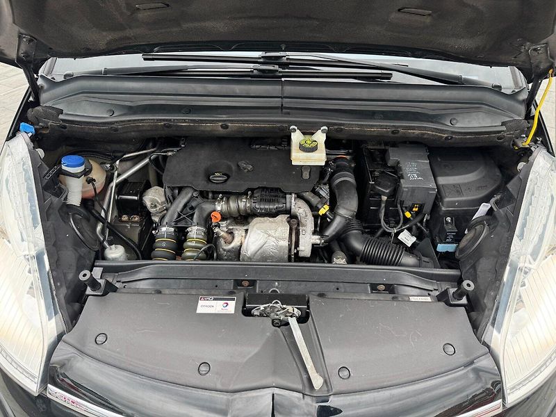 Citroën C4 Picasso (2011) 1,6 HDI 82 KW - fotka 28 z 31