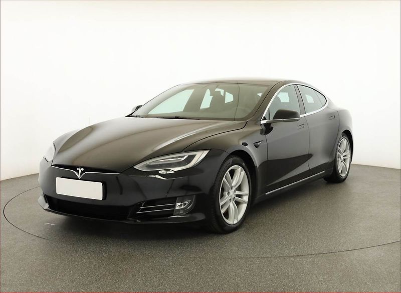 Tesla Model S (2019) Standard Range, SoH 88% - fotka 2 z 22