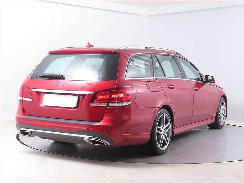 Mercedes-Benz Třídy E (2016) AMG Paket E 250 BlueTEC - fotka 5 z 14