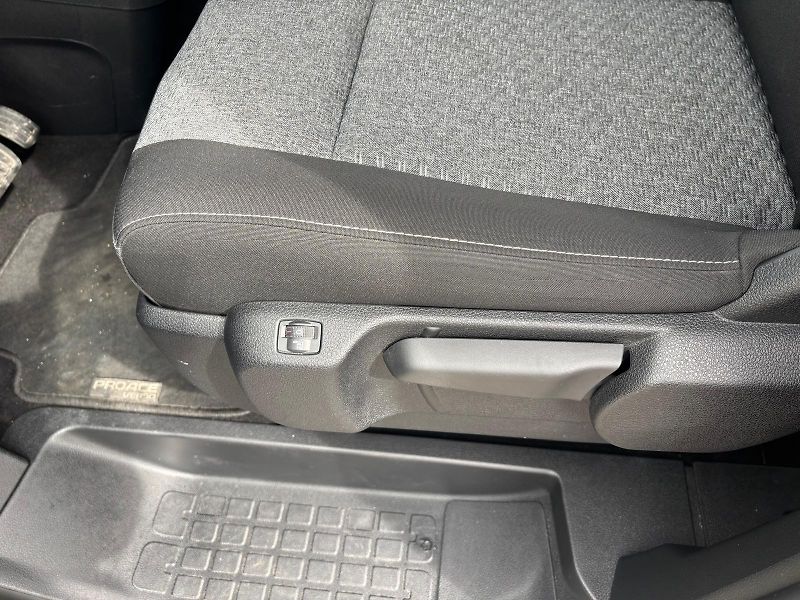 Toyota ProAce 2,0 D-4D 8AT L2 Family Webasto - fotka 13 z 25