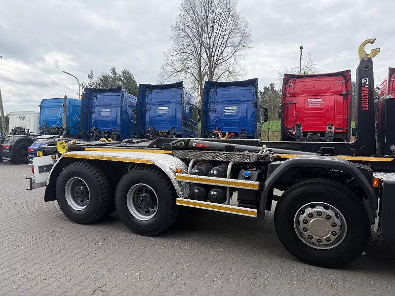 Scania P 450 8x4 Hiab nosič kontejner - fotka 5 z 14