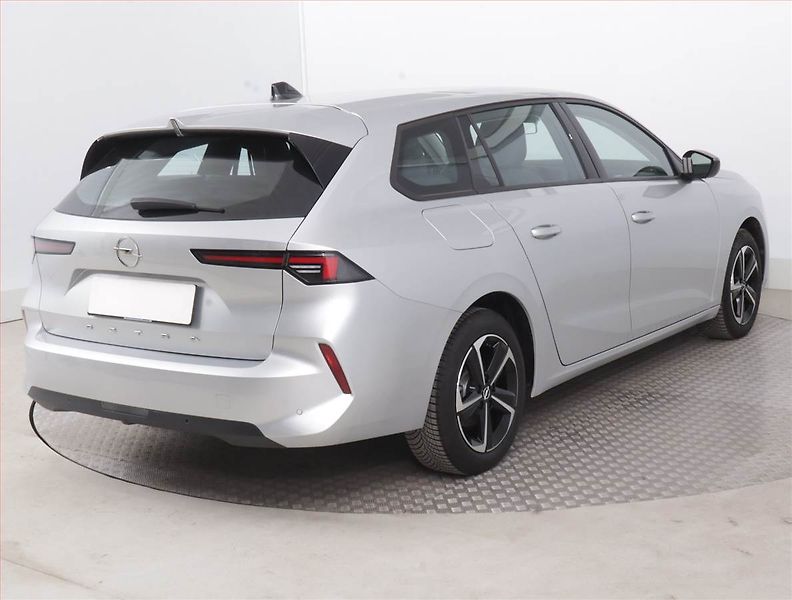 Opel Astra (2024) Edition 1.2 Turbo - fotka 5 z 15