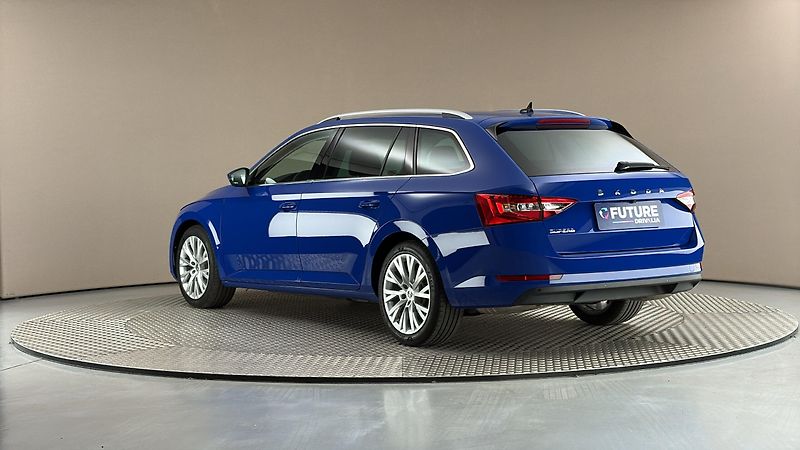 Škoda Superb 2.0 TSI DSG Style Combi - fotka 2 z 29