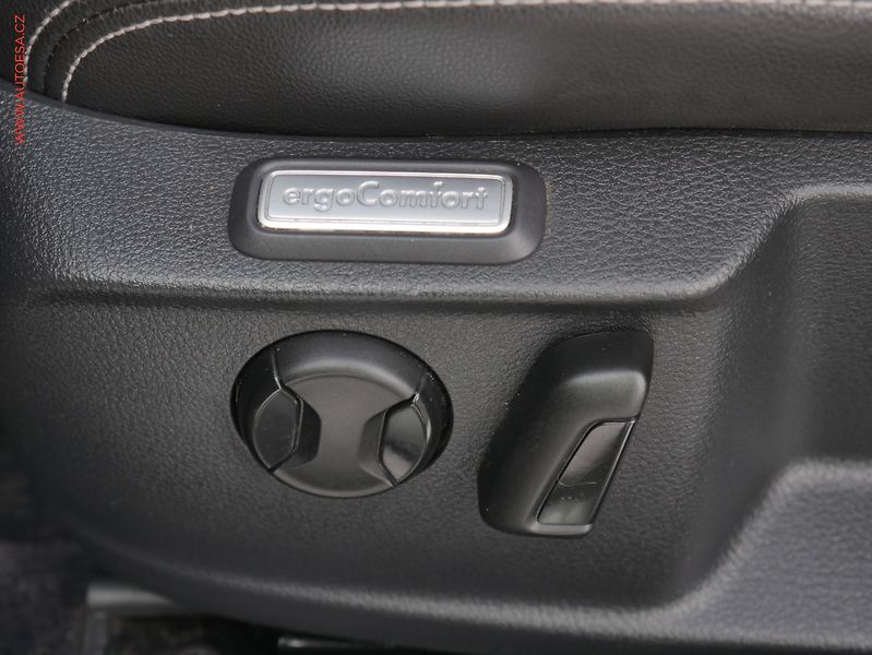 Volkswagen Passat (2016) 2.0 TDi 4x4, ČR, Highline - fotka 23 z 24