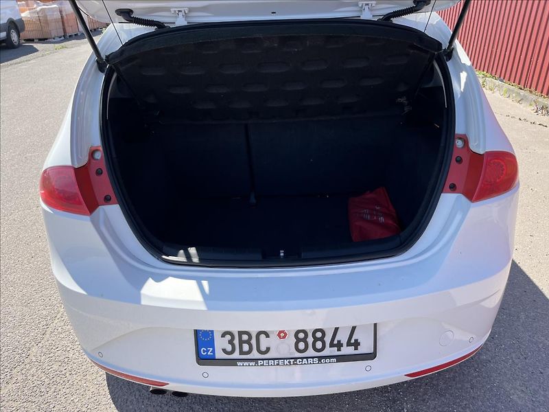 Seat Leon 2,0 TDi STYLE ROZVODY KLIMA - fotka 30 z 37