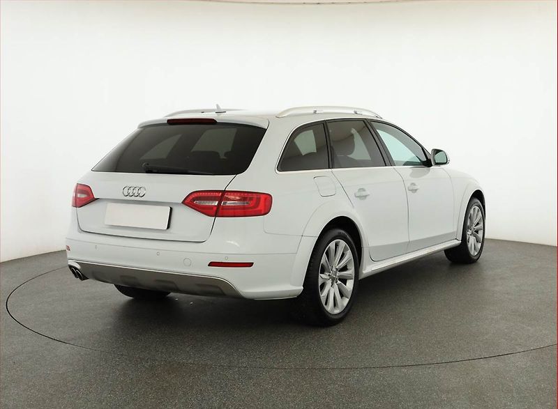 Audi A4 Allroad (2013) 2.0 TDI, 4X4, Automat - fotka 5 z 19