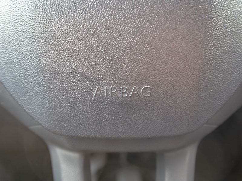 Peugeot 208 (2016) ČR 1.6HDI – PO SERVISU - fotka 30 z 45