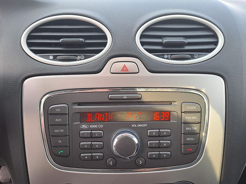 Ford Focus (2011) 1.6 TDCi, DOLOŽENÉ KM, PĚKNÝ  - fotka 23 z 30