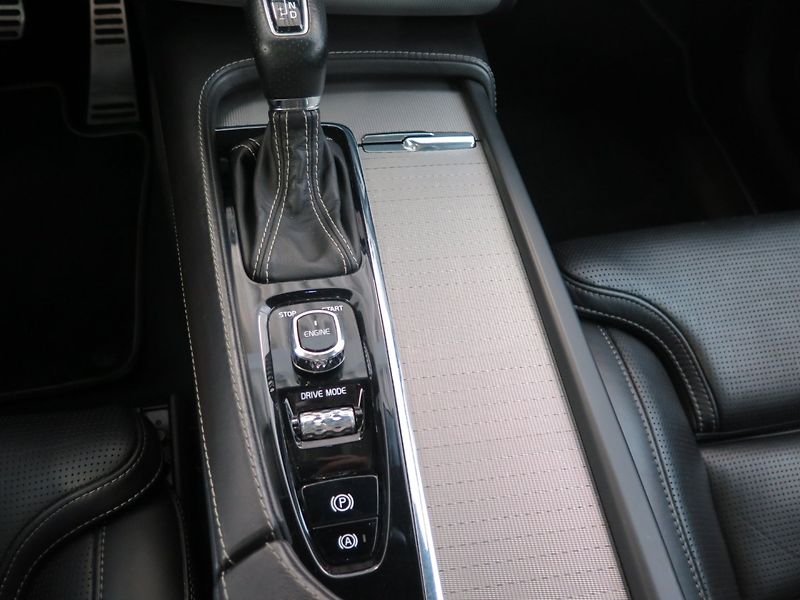 Volvo XC90 (2015) 2.0D5 RDesign,AWD,PoleStar,B&W - fotka 8 z 42