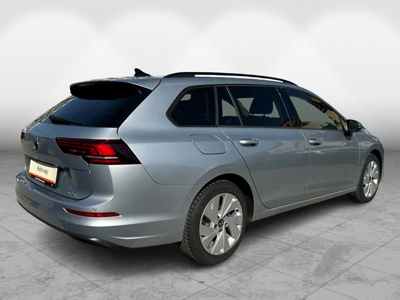 Volkswagen Golf People 1,5 eTSI 7DSG mHEV - fotka 6 z 22