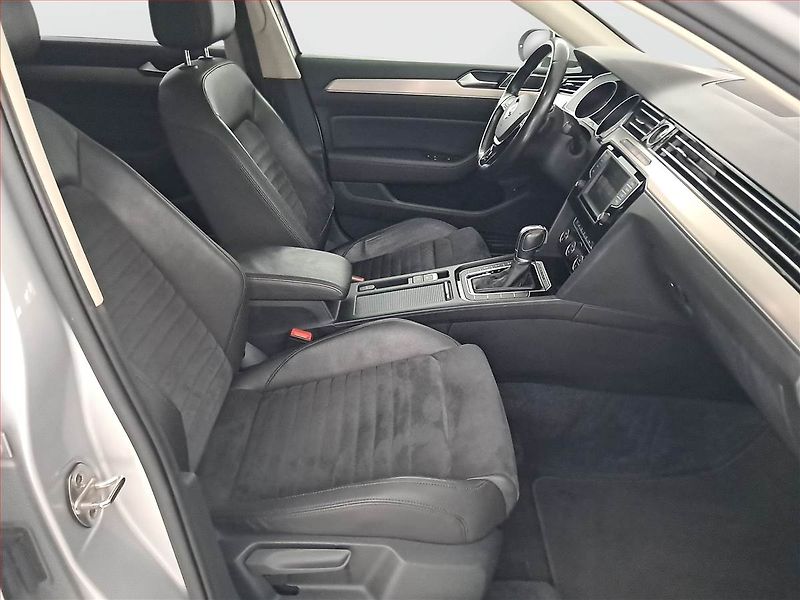 Volkswagen Passat (2017) Highline 2.0 BiTDI, 4X4 - fotka 9 z 19