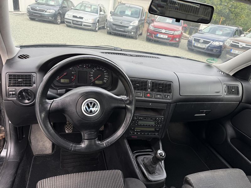 Volkswagen Golf 1.6i - fotka 7 z 13