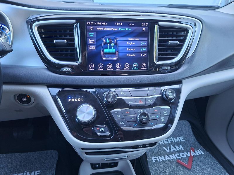 Chrysler Pacifica (2018) 3,6L Hybrid, krásný stav  - fotka 23 z 45