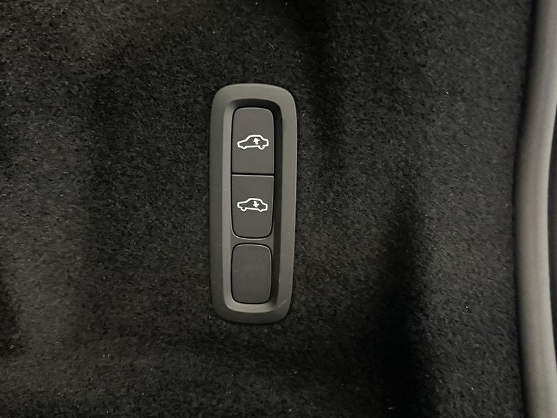 Volvo XC60 T8 AWD RECHARGE BRIGHT PLUS  - fotka 28 z 46