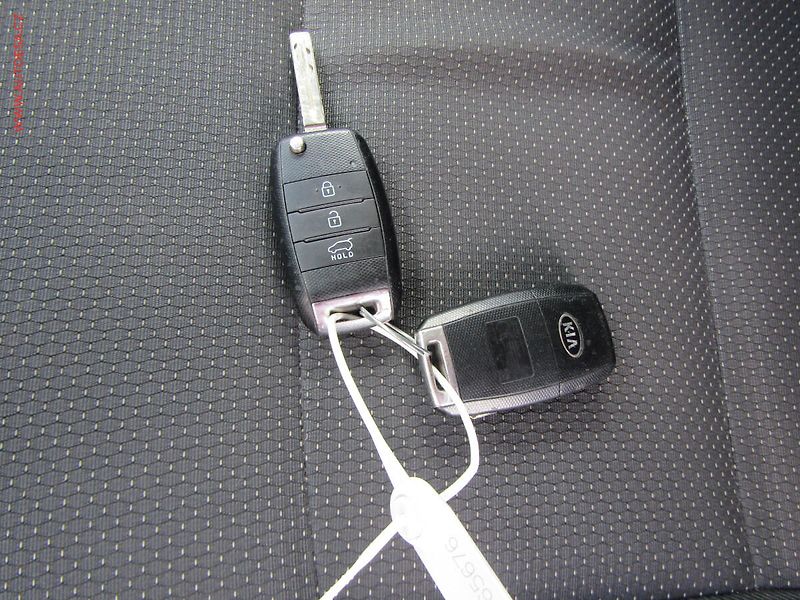 Kia Carens (2014) 1.7 CRDi, ČR, AC, park.asist - fotka 18 z 18