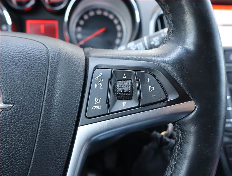 Opel Astra (2015) 2.0 CDTI, Tempomat - fotka 17 z 20
