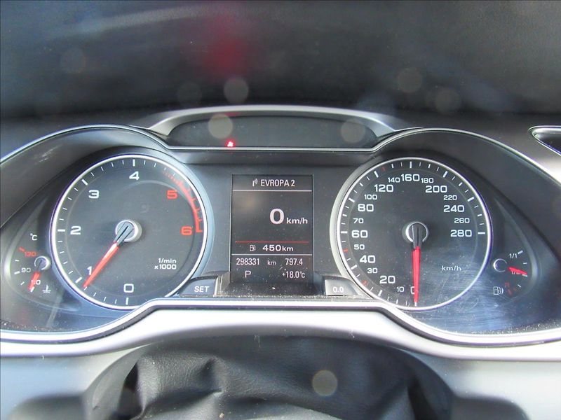 Audi A4 Avant 2,0 TDi 110kW - fotka 13 z 31