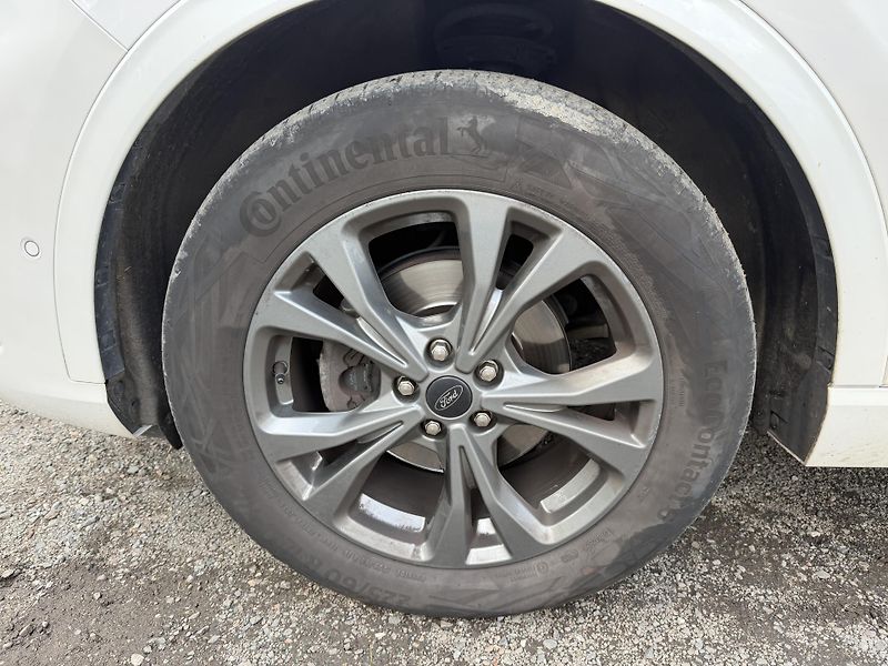 Ford Kuga 2.0TDCi ST-LINE  -  140kw - fotka 22 z 25