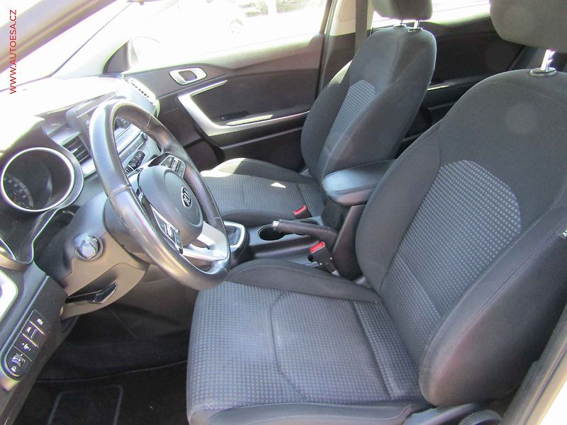 Kia Ceed (2019) 1.6 CRDi, ČR, AC, tempo - fotka 9 z 18