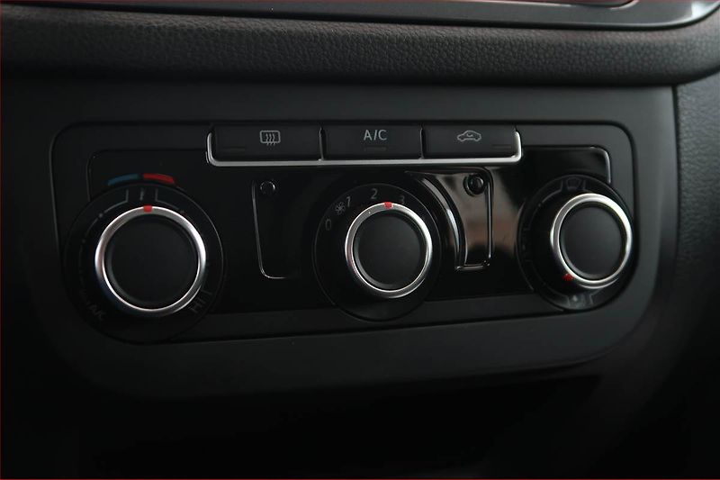 Volkswagen Tiguan (2012) 2.0 TDI, Serv.kniha - fotka 13 z 16