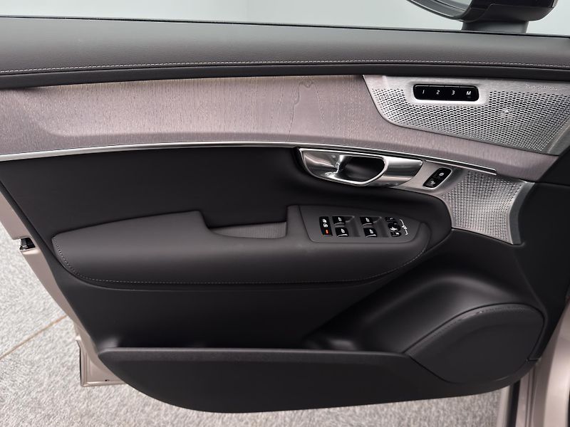 Volvo XC90 (2026) T8 AWD Plug-in DARK ULTRA 7 - fotka 7 z 29