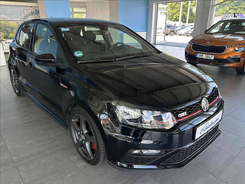 Volkswagen Polo 1,8   GTI,TSI 141kW,SERVISKA - fotka 1 z 26
