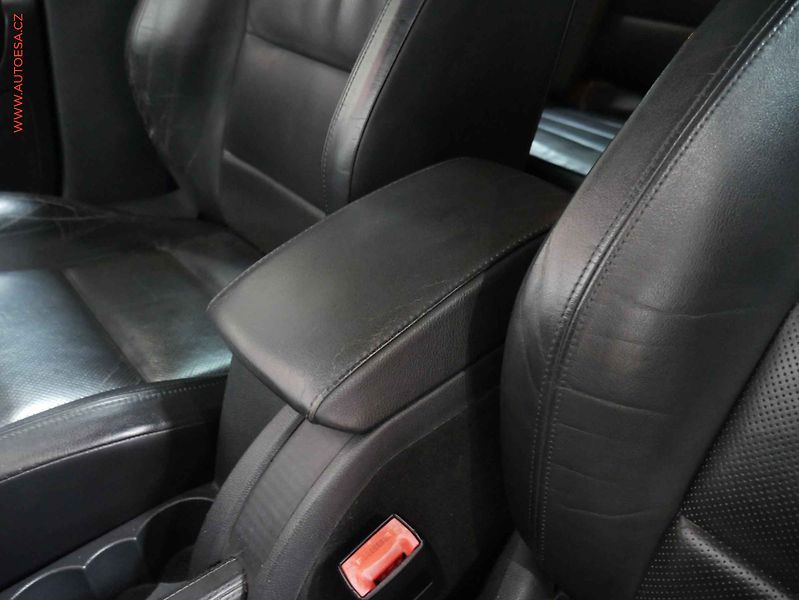 Škoda Octavia (2010) 2.0 TSI, servis.kniha, AC - fotka 14 z 16