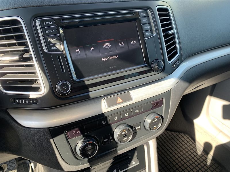 Volkswagen Sharan 2,0 TDI 4x4 7.MÍST,ČR SERVISKA - fotka 13 z 23