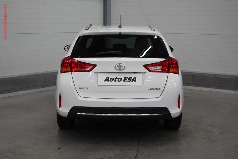 Toyota Auris (2015) 1.4D, 1.maj,ČR, autoAC - fotka 5 z 21