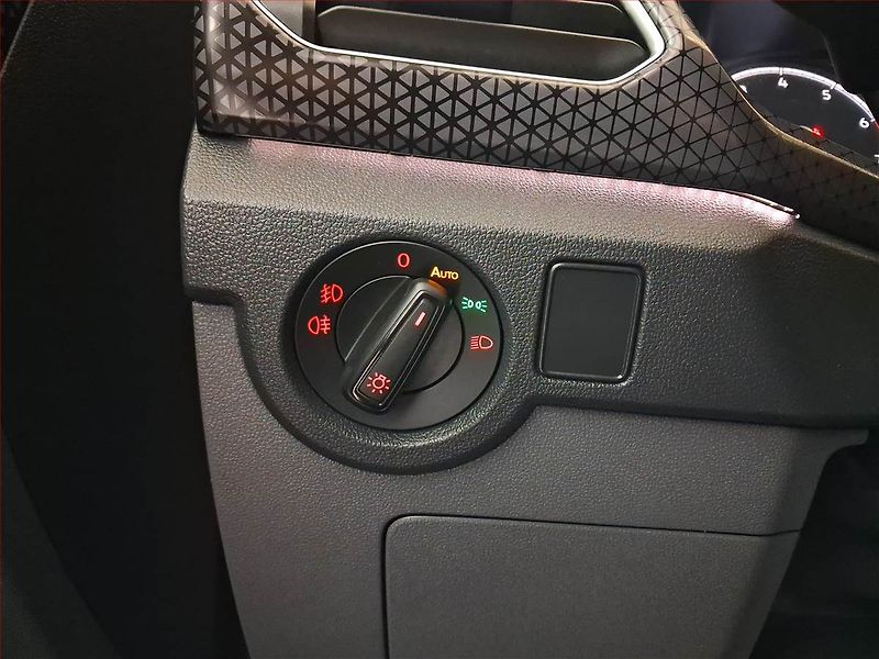 Volkswagen T-Cross (2019) 1.0 TSI, Serv.kniha, Kůže - fotka 22 z 25