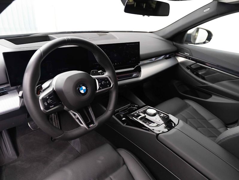BMW Řada 5 540d xDrive Touring - fotka 11 z 22