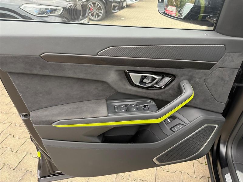 Lamborghini Urus 4.0 V8 Ceramic - fotka 15 z 25