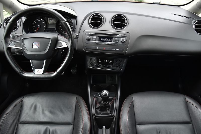 Seat Ibiza FR 1.6 TDi CR,XENON,KŮŽE,FACE - fotka 35 z 47