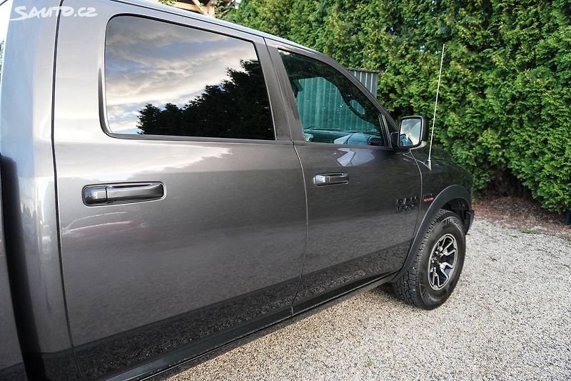 Dodge RAM (2015) 5.7 HEMI 4X4 REBEL EDITION - fotka 10 z 35