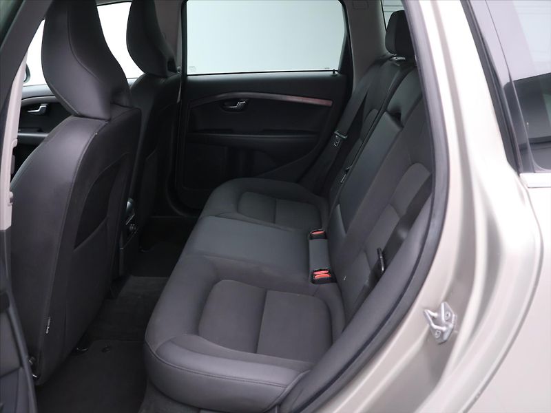 Volvo V70 2,0 D3 100kW Kinetic Dynamic D - fotka 10 z 23